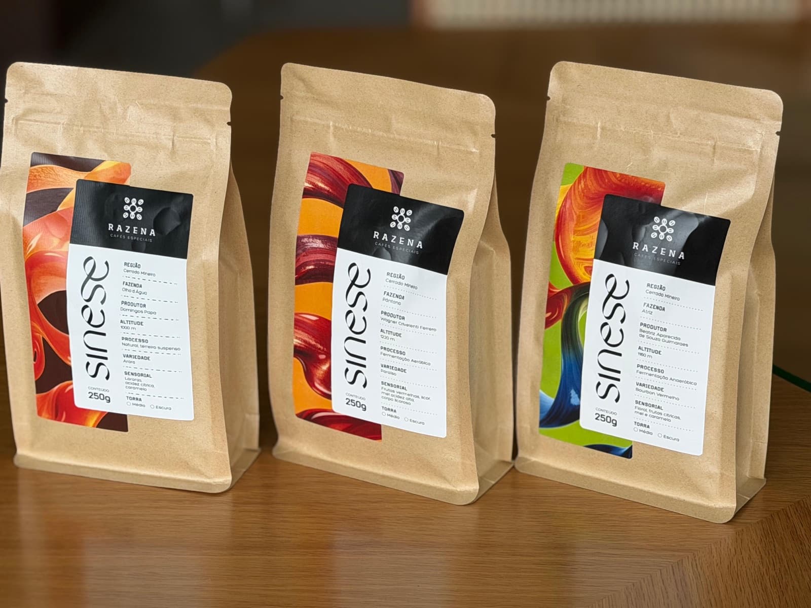 Kit degustação SINESE: três pacotes de café lado a lado